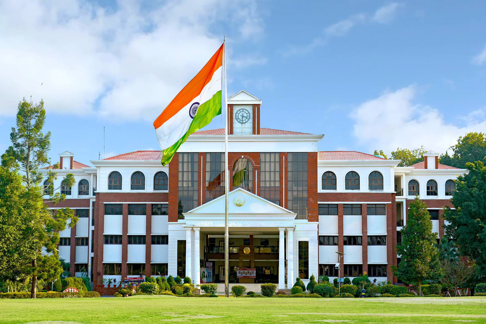 qXNfrGmJ-unleash-your-potential-at-graphic-era-university